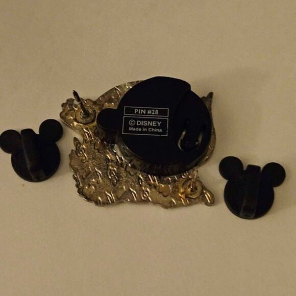 Disney Pin The Rescuers Orville Bianca Bernard Someone Is Waiting for You Light - Picture 9 of 9